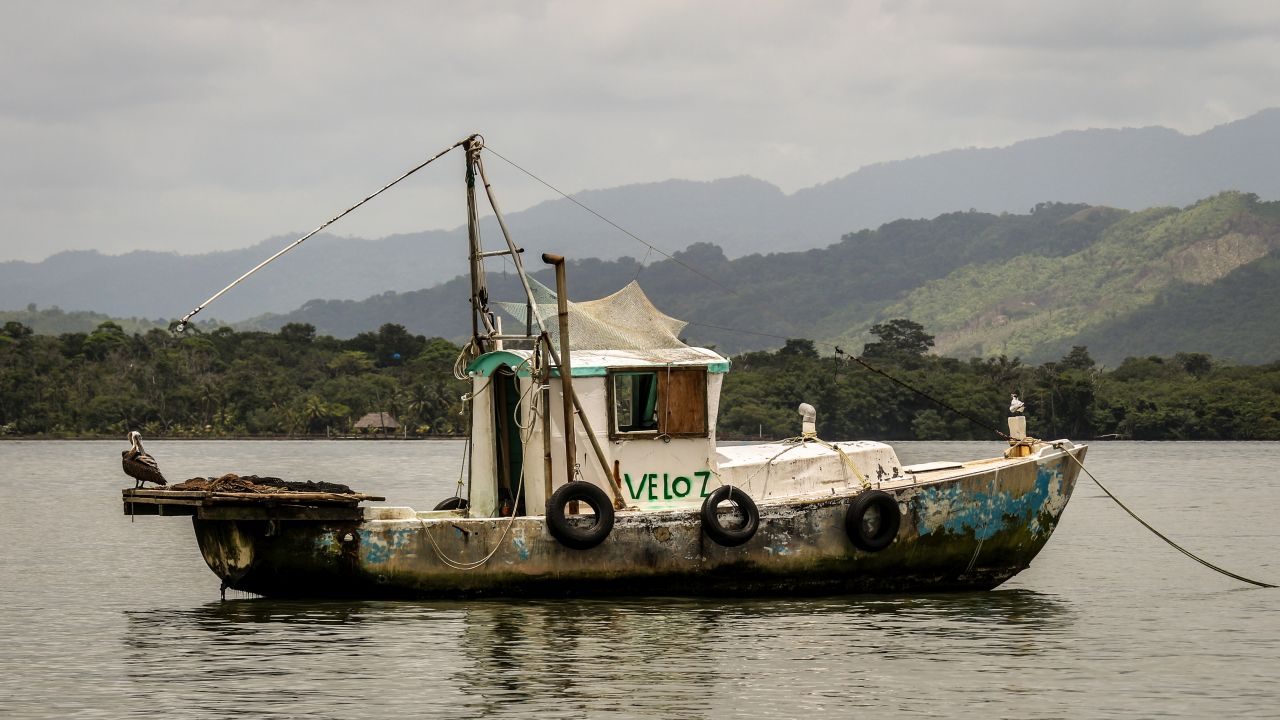 Schiff auf dem Rio Dulce