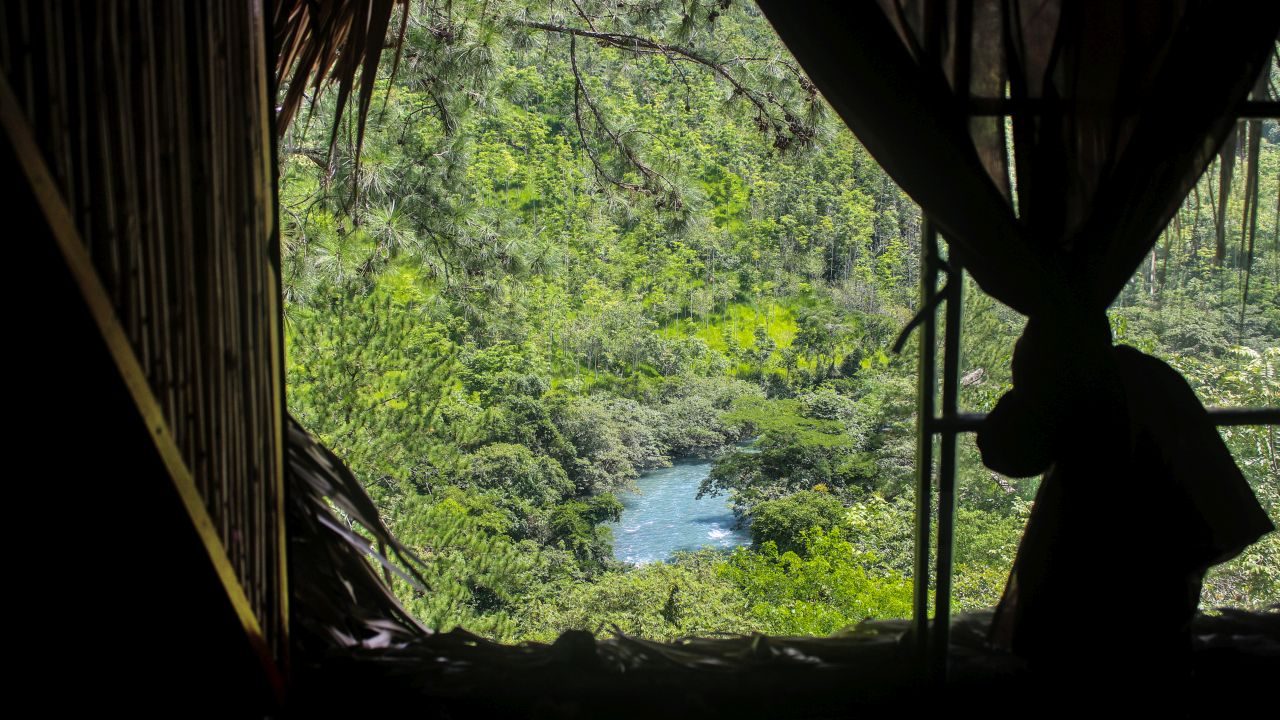 Blick aus dem Fenster in Lanquin