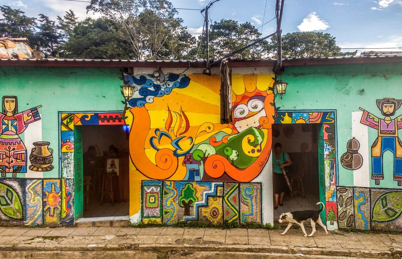 Murals am Straßenrand von La Palma