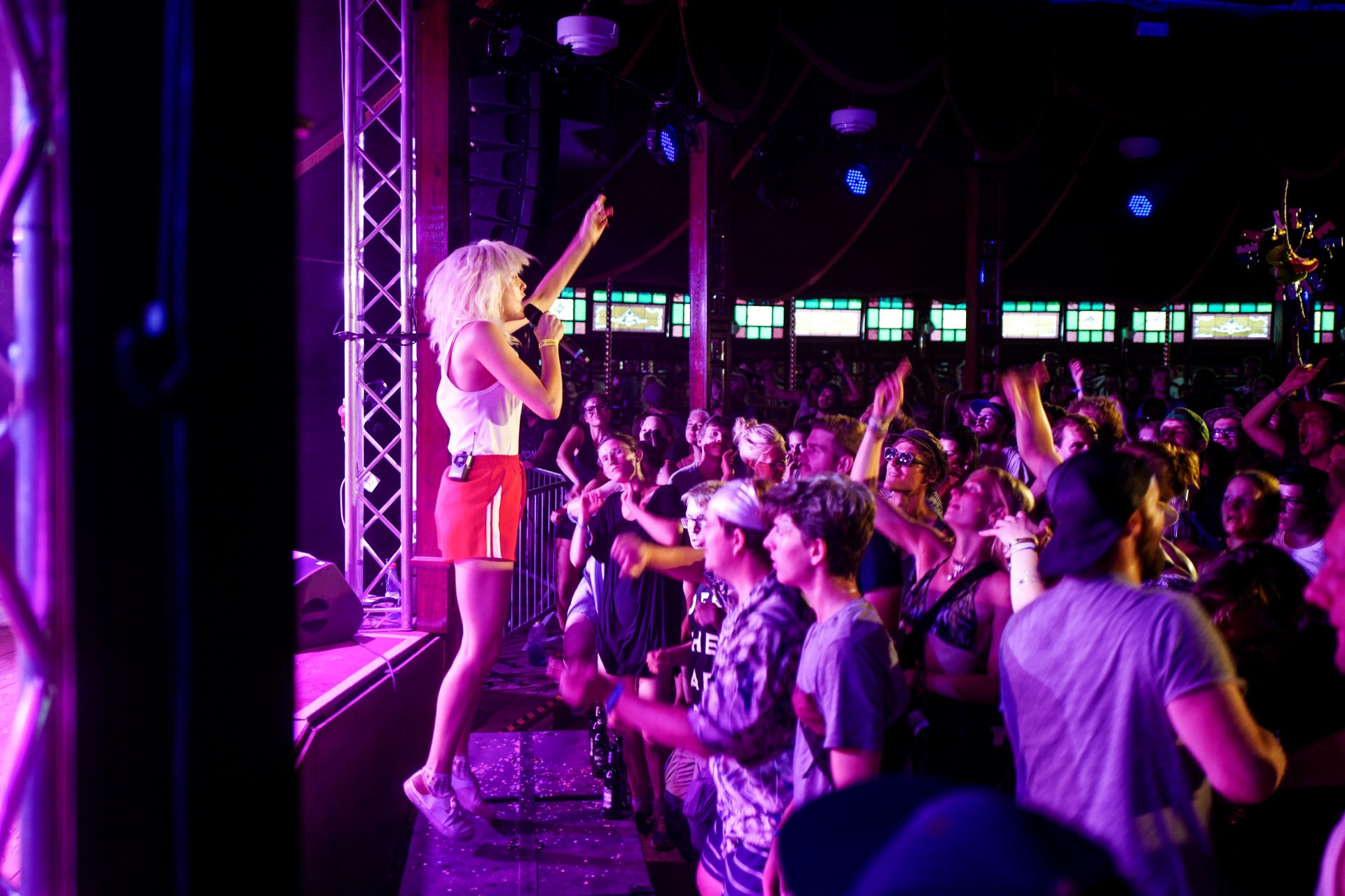 Noga Erez live auf dem Appletree Garden Festival 2018