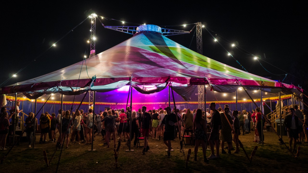 Tentakel-Zelt auf dem MS Dockville Festival