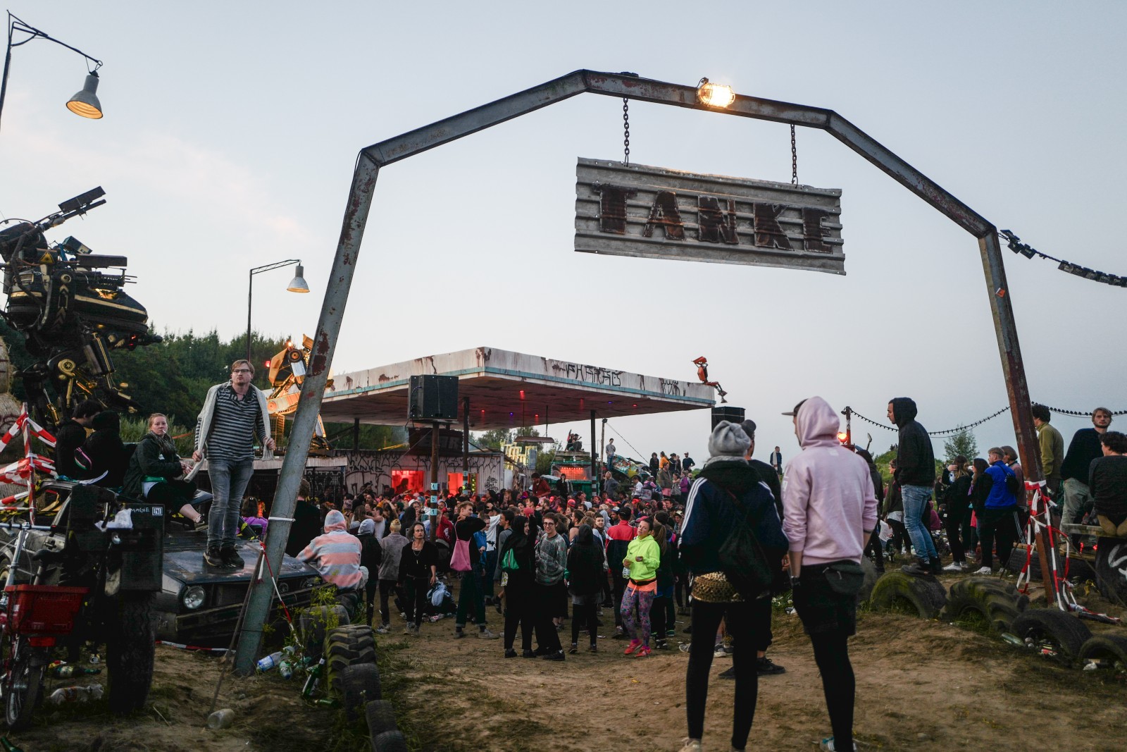 Tankstelle auf dem Monis Rache Festival
