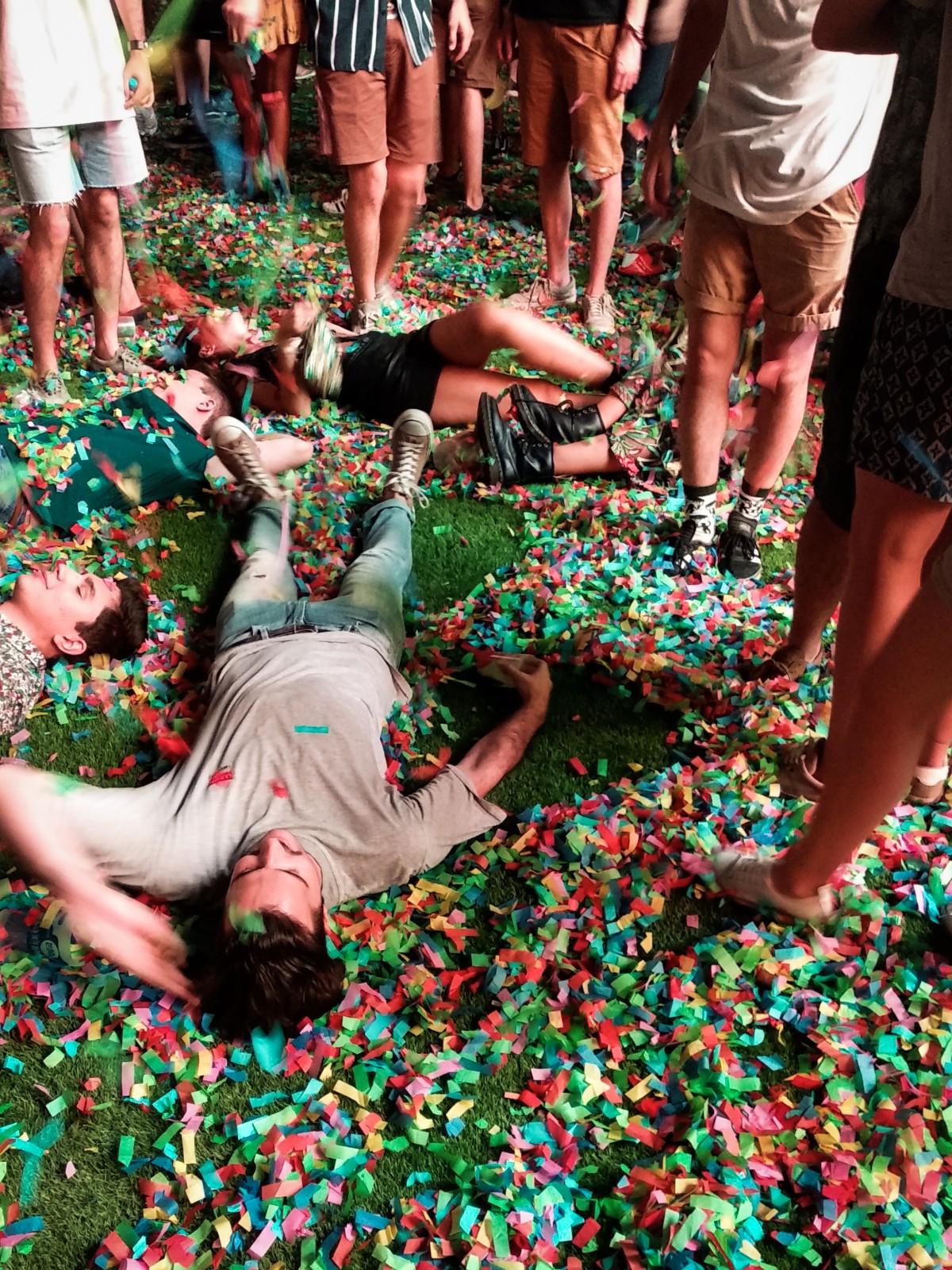 Fans nach dem Konzert von Tame Impala, Mad Cool Festival, Madrid, Spanien